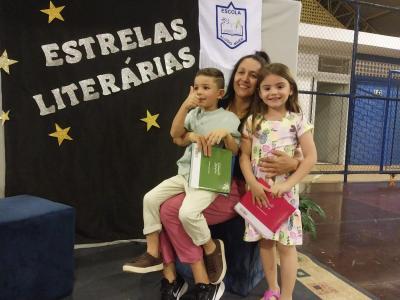 Noite de AutÃ³grafos dos alunos do Jardim 2 da Escola AluÃ­sio Maier foi um verdadeiro sucesso